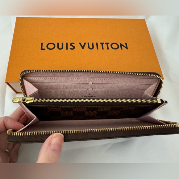 Authentic Gently Used Louis Vuitton Clémence Wallet. Damier Rose Ballerine Pink - Picture 5 of 9